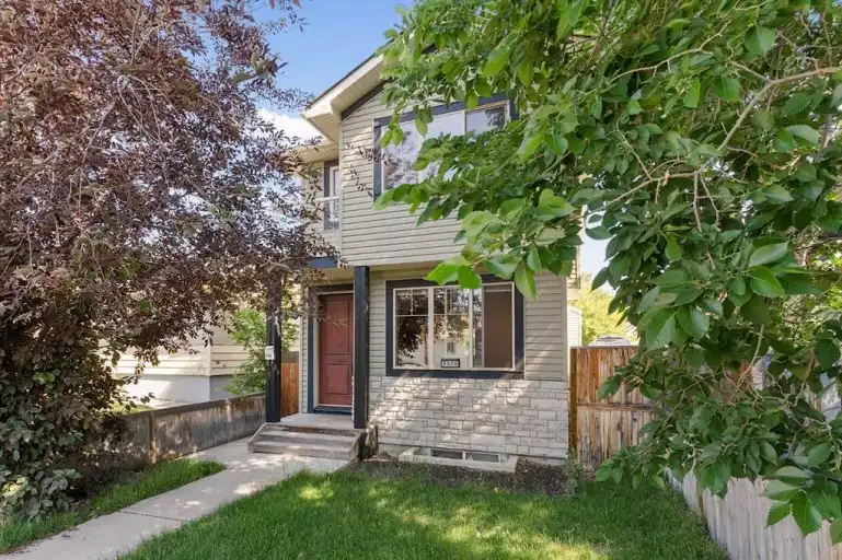 Modern & Spacious Home (8 Min to Downtown & C-Train) | 2528 10 Avenue Southeast, Calgary | 2981741