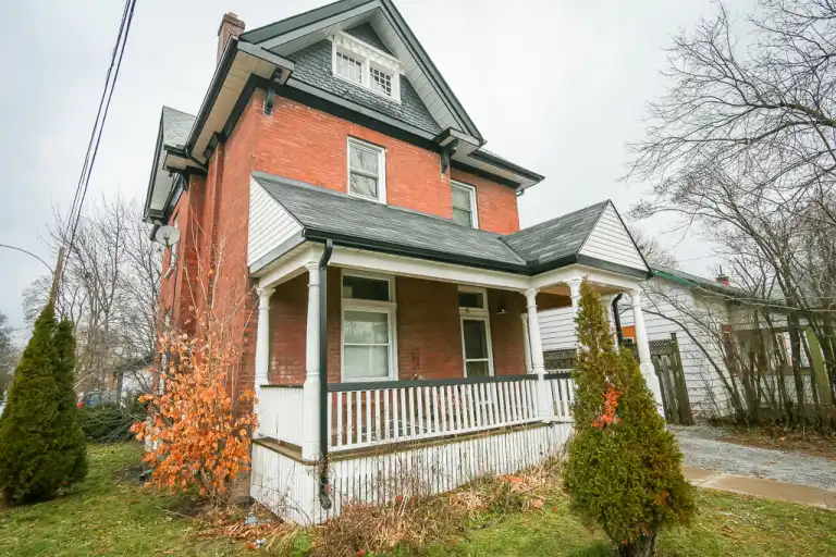 3 Beds 1 Bath - Apartment - Only 8 month lease required! | 96 McDonnel Street, Peterborough | 3007238