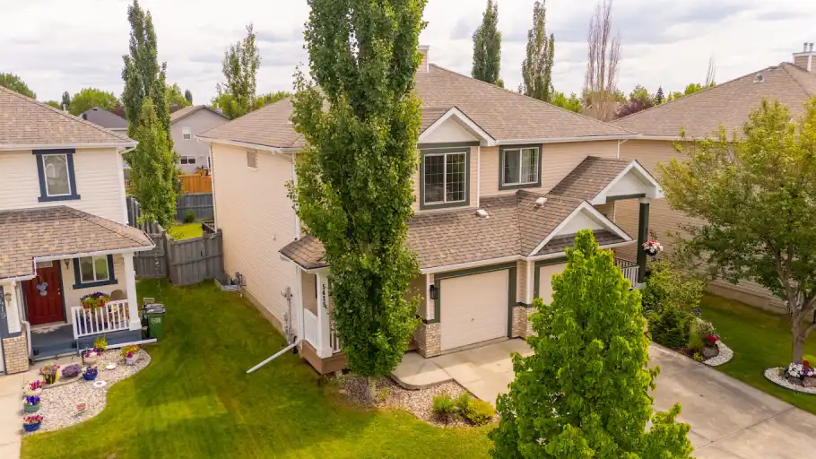 Half duplex, 3 bedrooms, Single Car Garage, Basement and fenced backyard | 5415 204 Street Northwest, Edmonton | 2977506