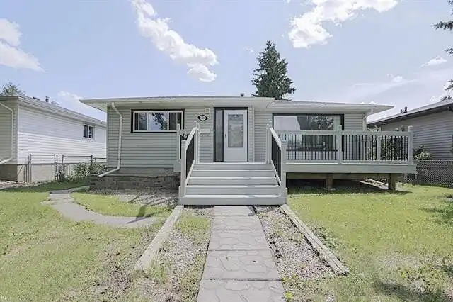 3 Bedroom Main Floor close to University | 10427 68 Avenue Northwest, Edmonton | 2977524