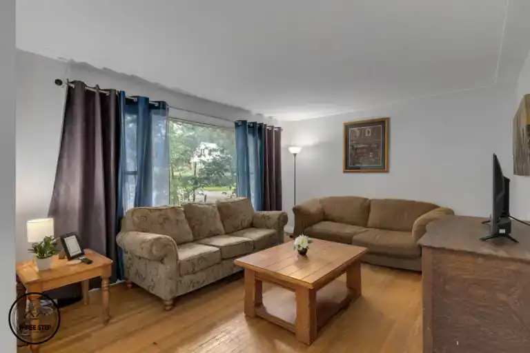 All-Inclusive Student Room Rental in Portsmouth – Walk to Queen’s & St. Lawrence! | 49 Hatter Street, Kingston | 2977680