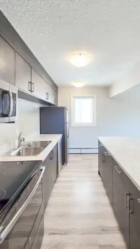 Bright and Private Top-Floor Two Bedroom Suite in Lower Mount Royal | 1727 10 Street Southwest, Calgary | 2979205
