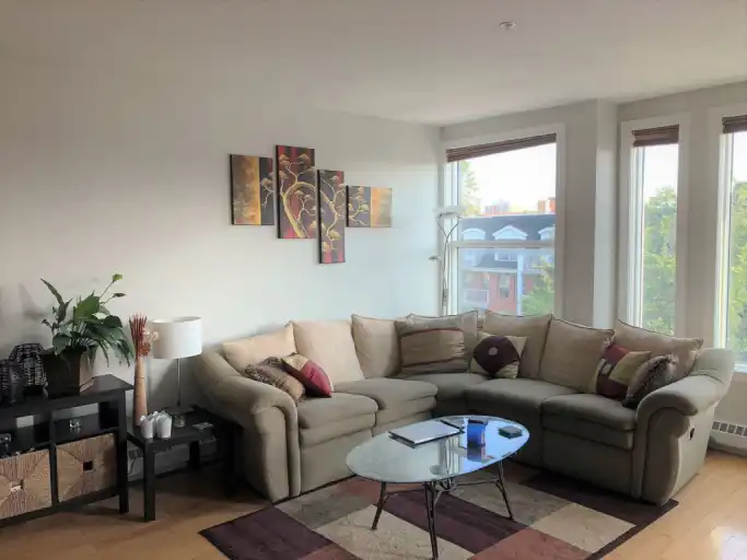 Bright and Spacious 1 Bedroom + Den Condo in the Heart of Mission | 504 - 328 21 Ave SW, Calgary | 2979209