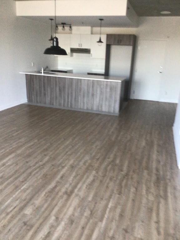 3 1/2 grand frais peint 6ème étage inclus chauffage eau chaude air conditionné stationnement intérieur disponible maintenant | 2979565