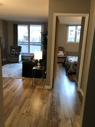 Eau Claire FULLY FURNISHED Executive 1 BR: Walk to Work, Close to LRT Train | 404 - 738 3 Ave SW, Calgary | 2981435