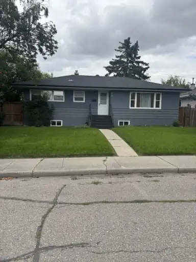 Spacious 3 bedroom A/C main floor bungalow on quiet crescent, utilities included | 54 montrose crescent, Calgary | 2981468