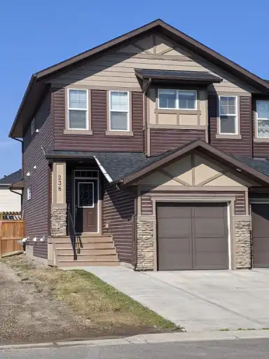 Cozy 3 bedroom 2.5 bath house available | 238 Legacy Mews Southeast, De Winton | 2981489