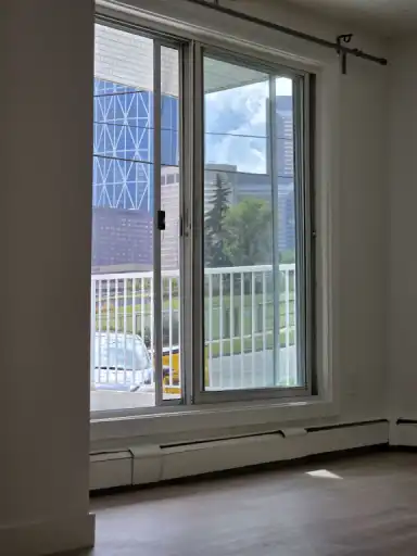 2 bedrooms 1 bathroom corner Unit, Renovated Condo in the Heart of Calgary | 431 1 Avenue Northeast, Calgary | 2981495