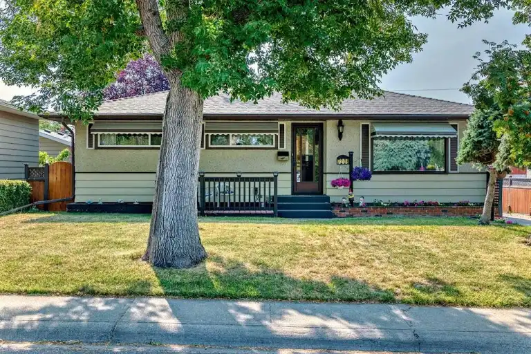 Beautiful well-kept private home! Great Location! | Calgary | 3015834