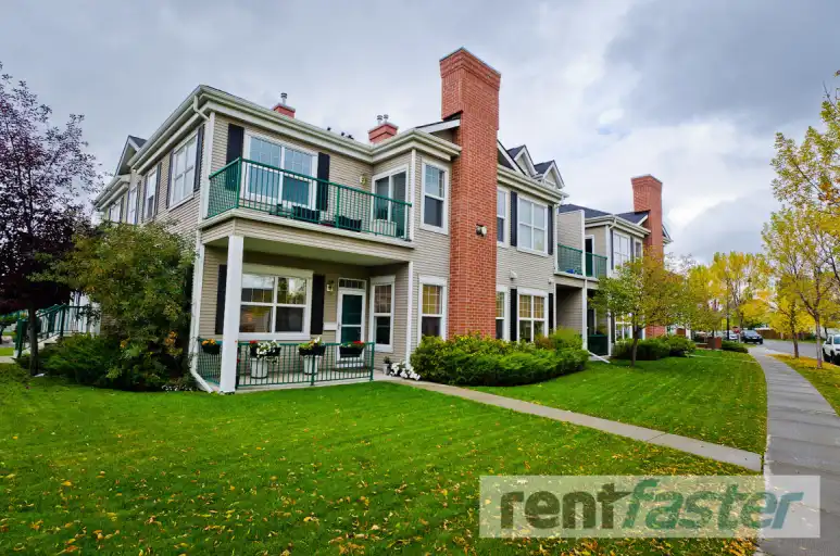 EXECUTIVE DESIGNER FURNISHED TOWNHOUSE RENTAL AT McKenzie Towne.  SHORT TERM . | Calgary | 2981753