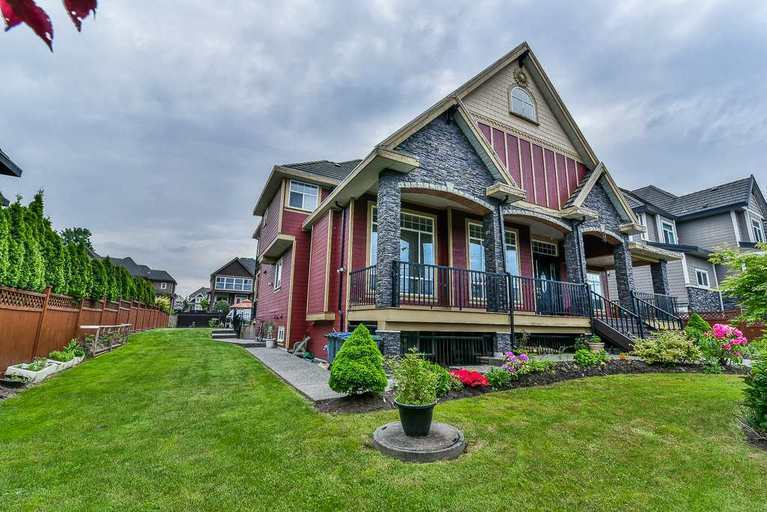 A spacious 8 bedroom and 5 1/2 bathroom main floor unit in Fleetwood | 16482 88 Avenue, Surrey | 2982884