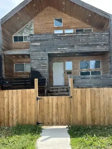 4 Bedroom Upper & 2 Bedroom Basement Suites in North Eastwood – 1 Month Free! | SF225 | 12521 77 Street Northwest, Edmonton | 2982983