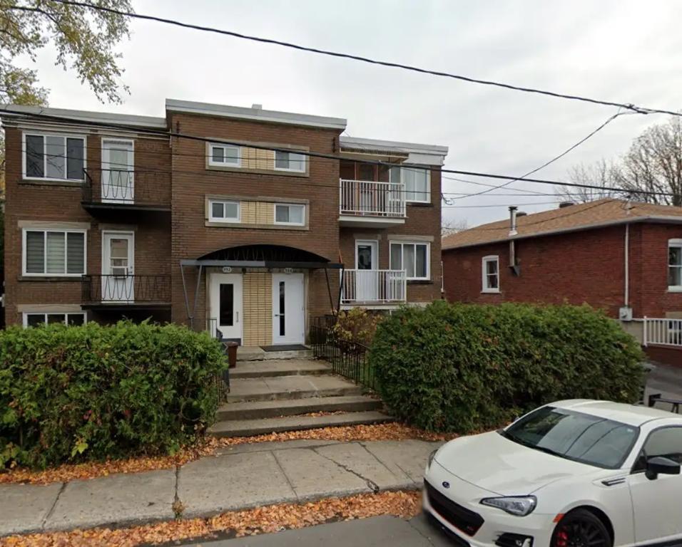Libre imm Grand 3½+bureau Rénové demi-sous sol 3plex @ Vieux Longueuil | 2983992