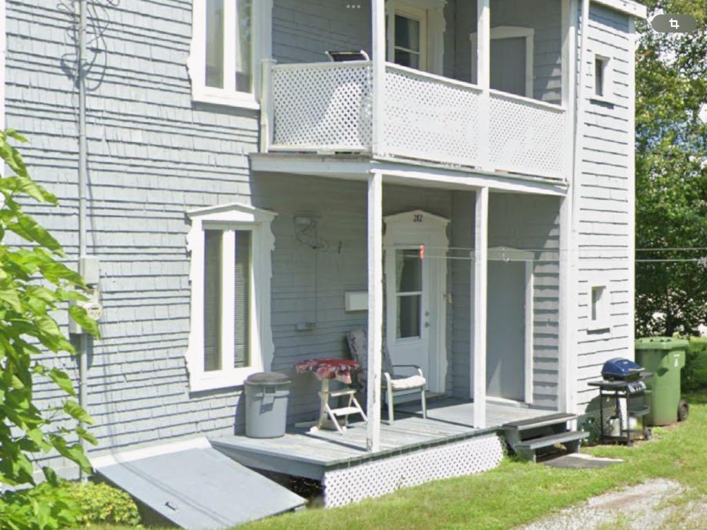 4 1/2 dans Pont rouge | 2984010
