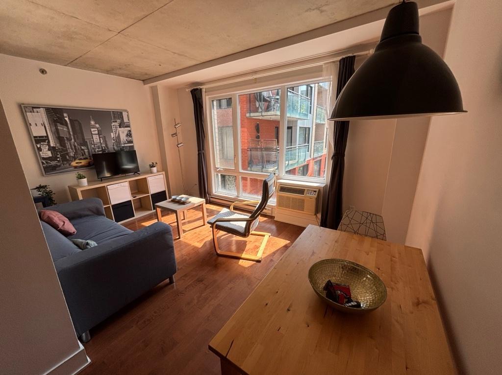 Magnifique bachelor style loft - 1450$/mois - tous frais inclus - il ne reste plus qu’à déposer votre valise - disponible le 1er Août 2025 | 2984023