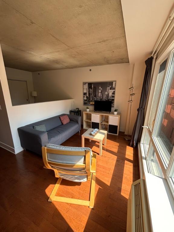 Magnifique bachelor style loft - 1450$/mois - tous frais inclus - il ne reste plus qu’à déposer votre valise - disponible le 1er Août 2025 | 2984023