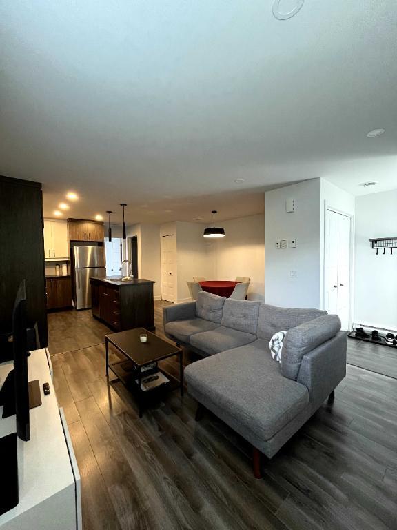 CONDO 3½ MEUBLÉ : 1 CHAMBRE & 1 SALLE DE BAIN | 2984027