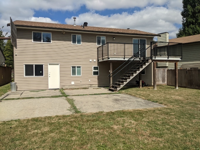Basement floor for rent at 19454 62A Avenue near Willowbrook mall | 19454 62A Avenue, Surrey | 2984107