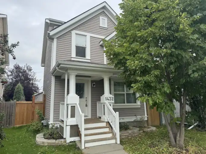 3-Bed Home in Summerside with Lake Access & Double Garage for Rent | 1432 70 Street Southwest, Edmonton | 2984164