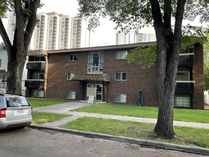 Beautiful quiet BASEMENT suite near farmers market | 10126 87 Avenue Northwest, Edmonton | 2984190