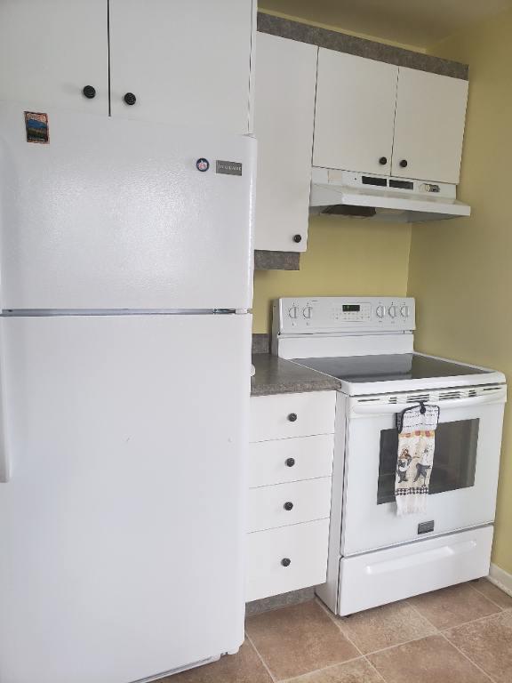 Très beau 5 1/2 situé dans un triplex tranquille, dans un quartier paisible de Ste-Rose | 2984208