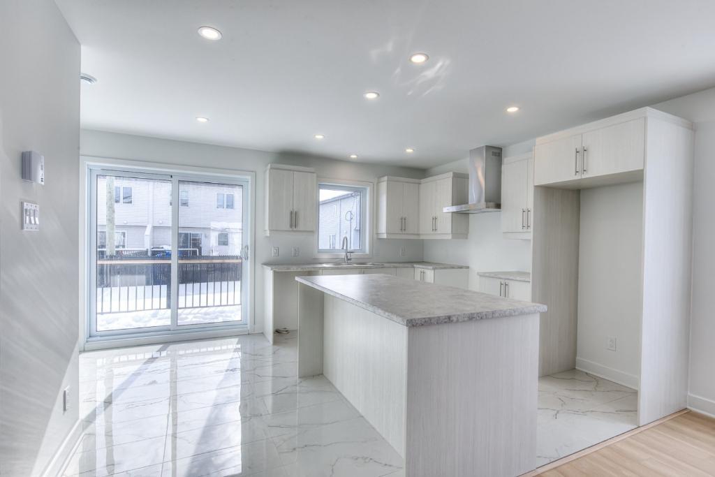 Haut de duplex neuf sur 2 étages - Luxueux - 3 chambres & 2 salle de bain - Valleyfield - Négo | 2984222