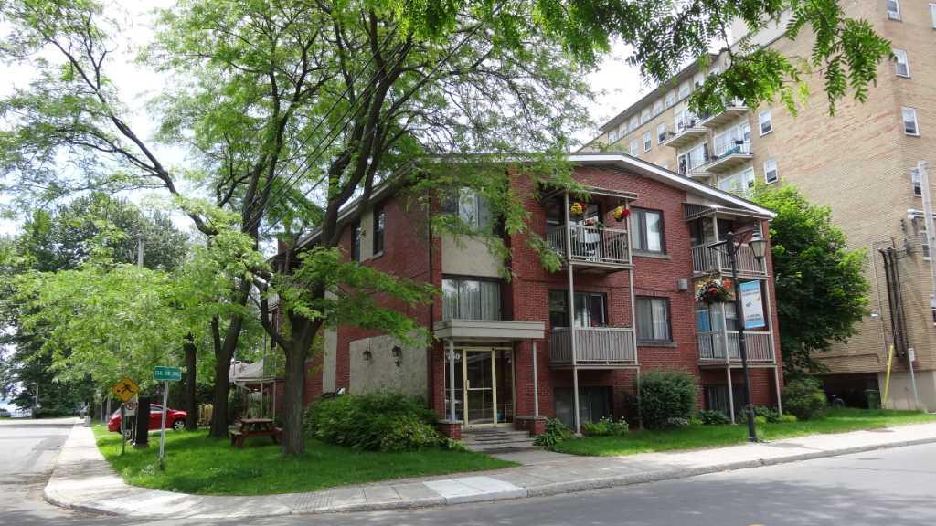 3 1/2 rénové et chauffé près des services à Dorval | 2985443