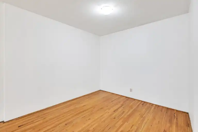 Delroy | 1255 Comox Street, Vancouver | 2985701