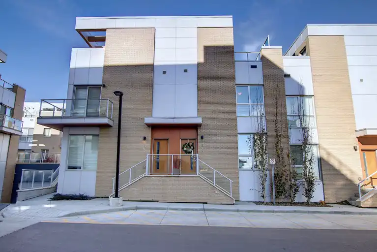 3 Bedroom + Den Townhouse in University District | Kovitz Ln NW, Calgary | 3009360