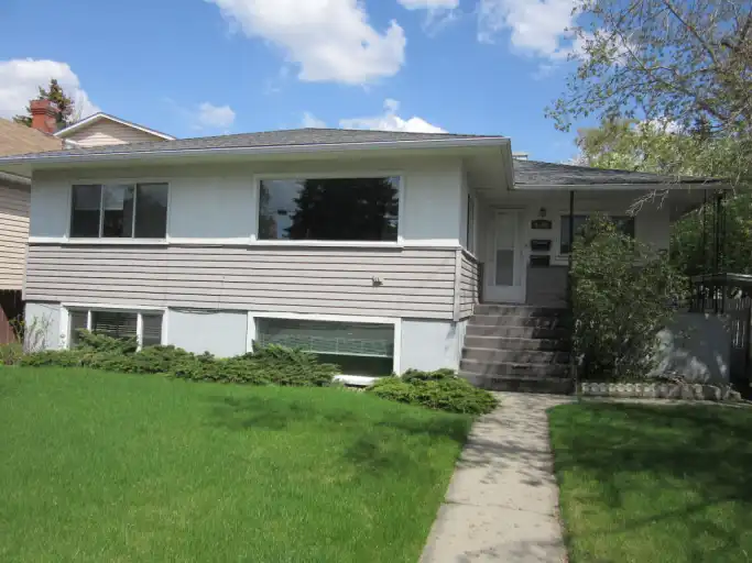 Near  Banff trail  UofC | Calgary | 2986152