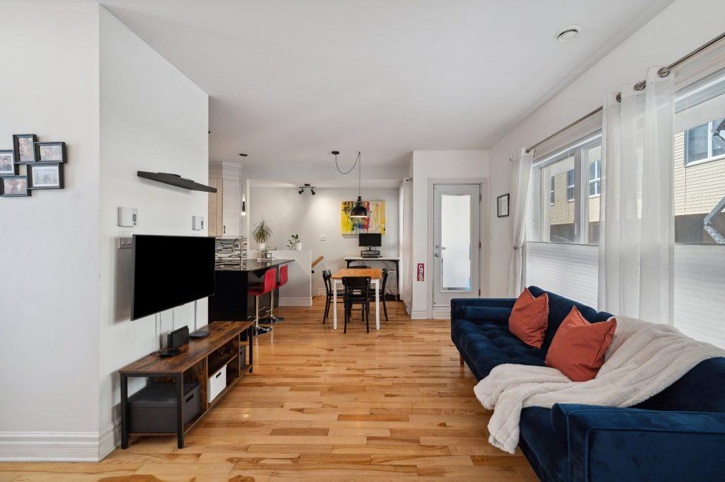 Sur la Place Valois | 2986173