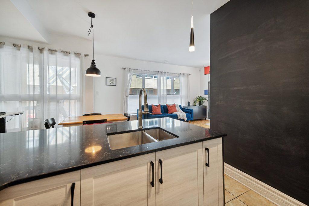 Sur la Place Valois | 2986173