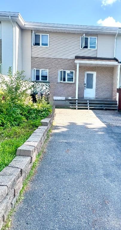 Maison de ville à louer / Townhouse to rent | 2986189