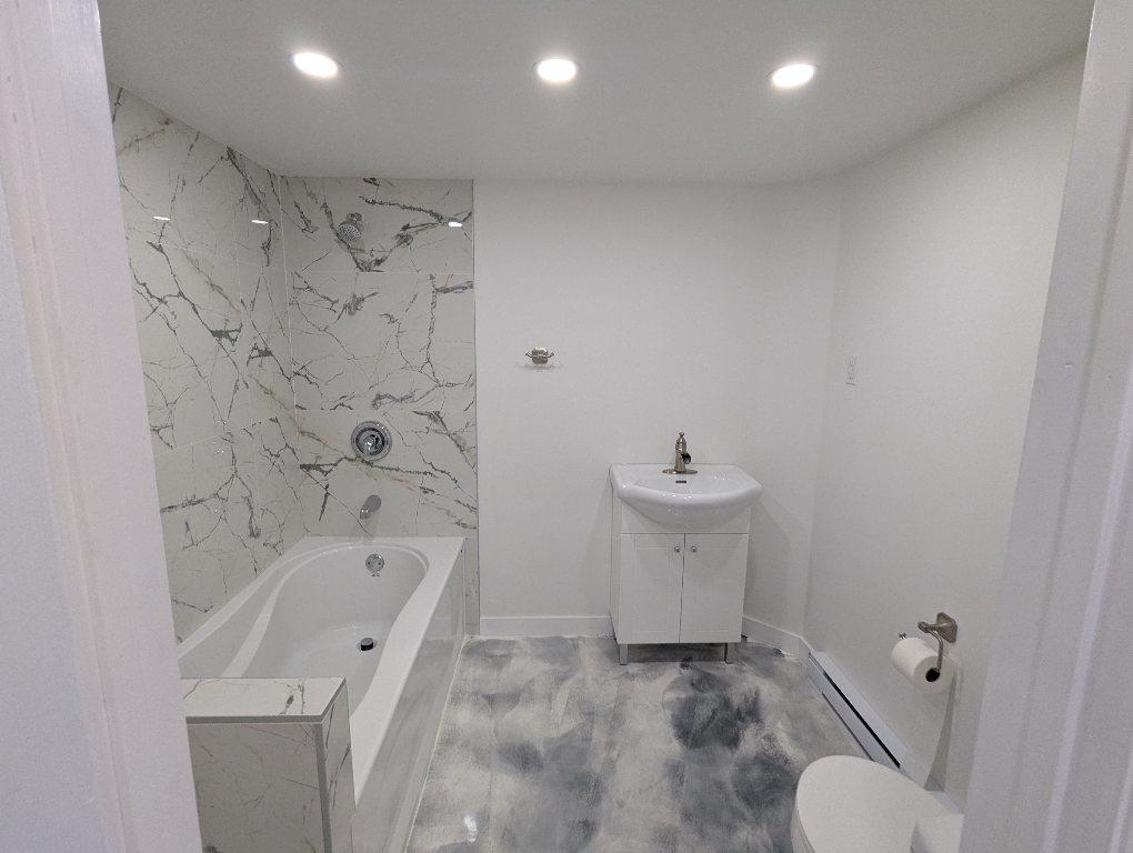 Duplex à louer, 2 Salles de Bain, Terrasse, 100% renové! | 2986489