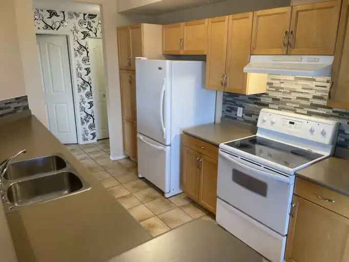 1200 square foot corner unit - Perfect for Students | 305 - 9707 105 Street Northwest, Edmonton | 2986642
