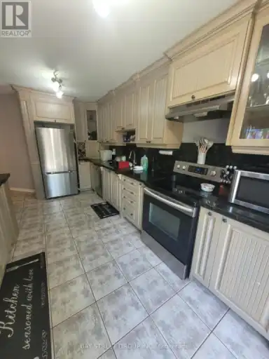 270 YELLOWOOD CIRCLE | 270 YELLOWOOD CIRCLE, Vaughan | 3008267
