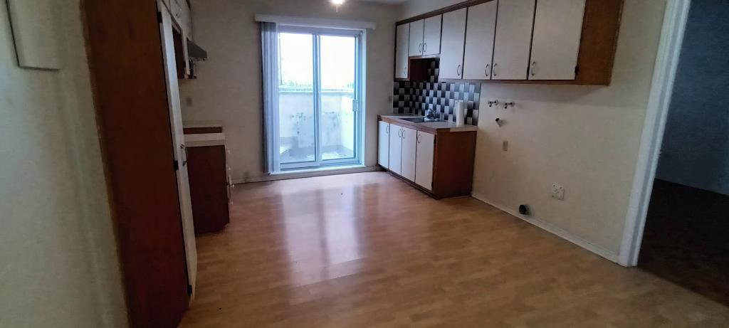 GRAND 3 1/2 AVEC PORTE PATIO DEMI SOUS-SOL LIBRE | 2987217