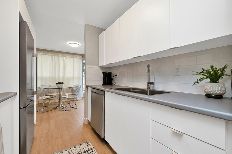Westmount Suites | 750 Wonderland Road South, London | 2987412