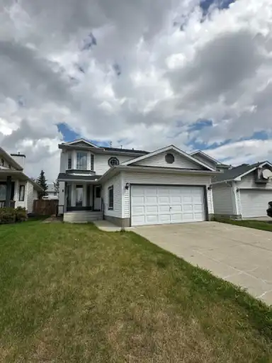 3 bedroom 2.5 bath. Main Floor 2 story Double Garage included | 15 River Rock Manor Southeast, Calgary | 2991614