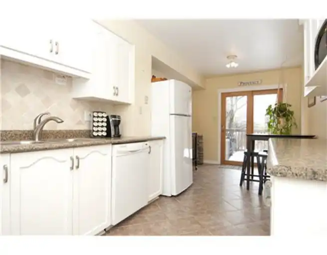 3 Robarts Cresent - Unit 1 | 3 Robarts Cresent, Ottawa | 3031524