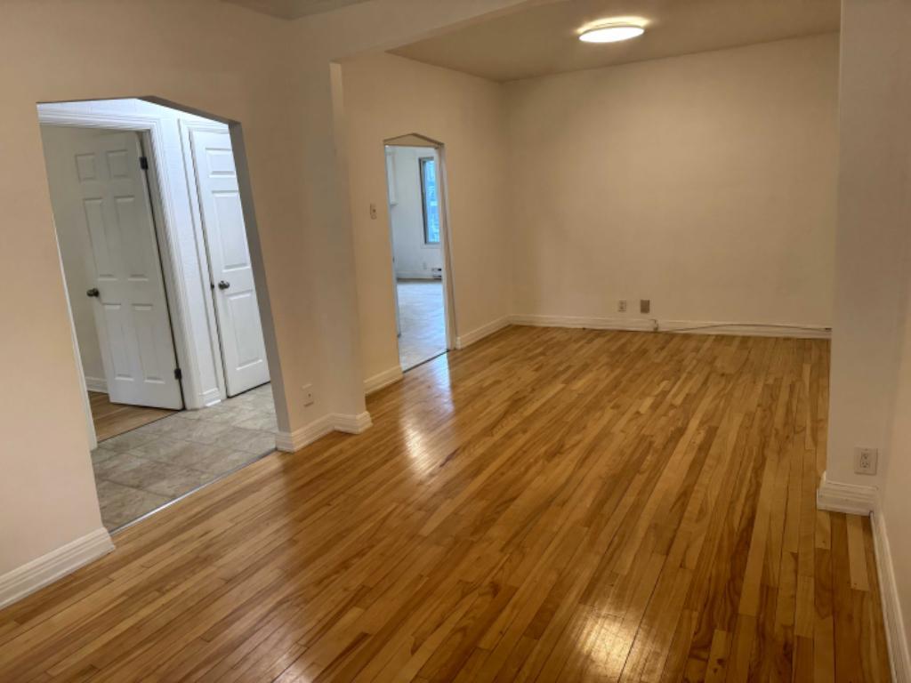 À une minute du metro Fabre (ligne bleue) grand 5 1/2 haut de duplex | 2987898