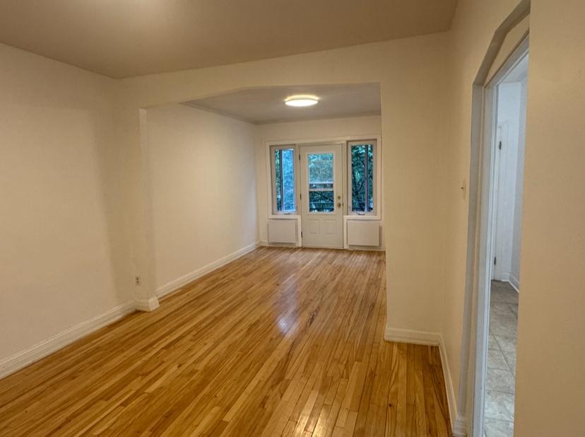 À une minute du metro Fabre (ligne bleue) grand 5 1/2 haut de duplex | 2987898