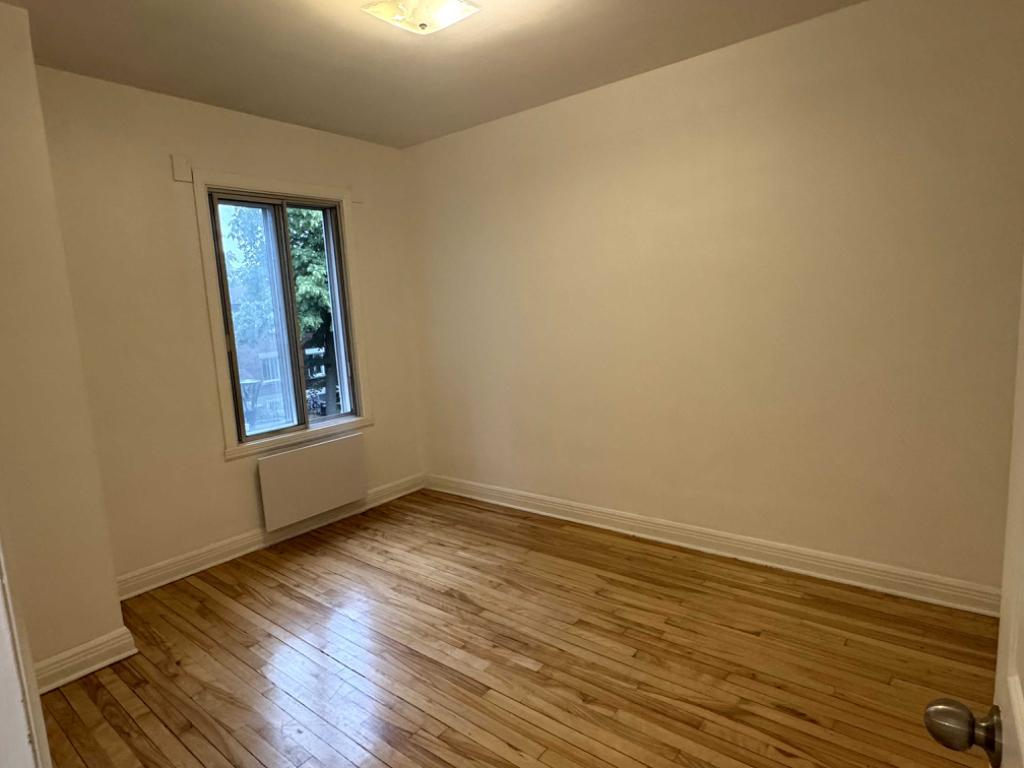 À une minute du metro Fabre (ligne bleue) grand 5 1/2 haut de duplex | 2987898
