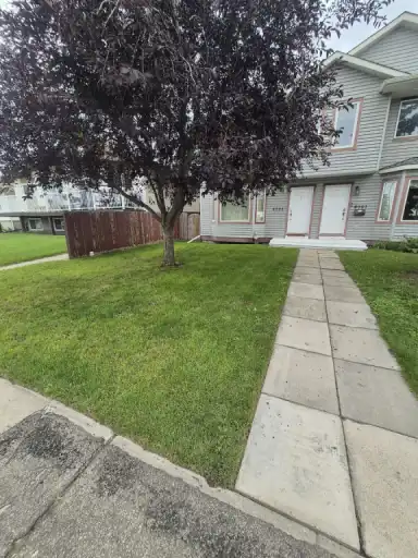 Stunning 3 Bedroom Town House available immediately | 8003 25 Street Southeast, Calgary | 3020613