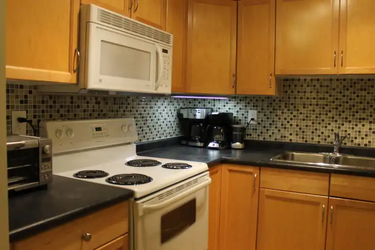 UPGRADED 1 BEDROOM IN EXCELLENT LOCATION | 1121 McKercher Dr, Saskatoon | 2989494