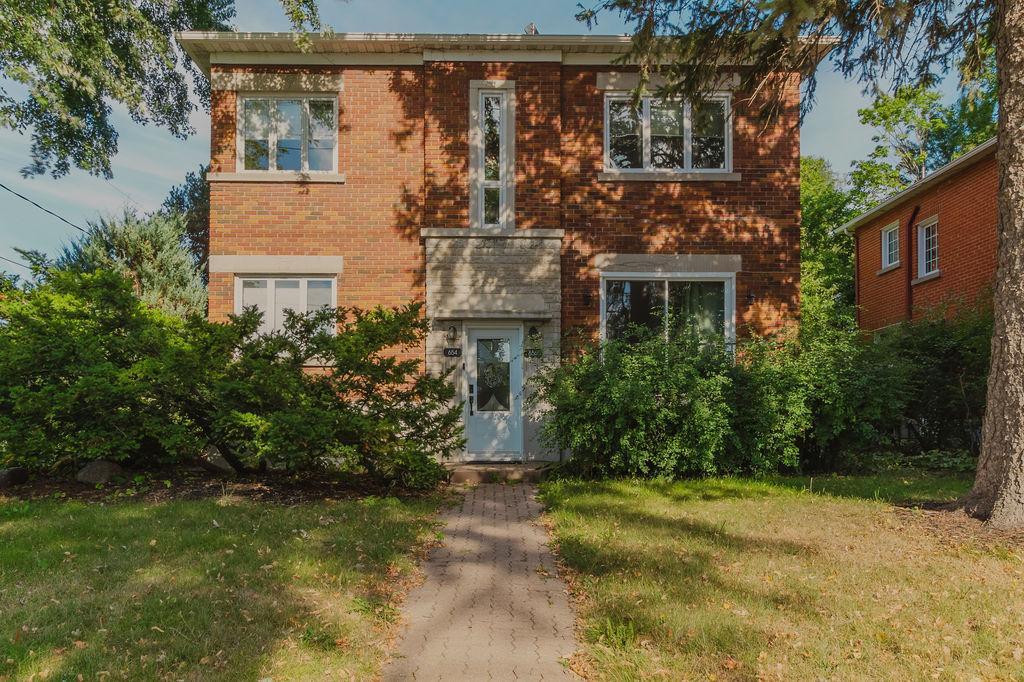 Appartement impeccable et rénové, situé à seulement 12 minutes à pied du coeur de Saint-Lambert! | 2989548