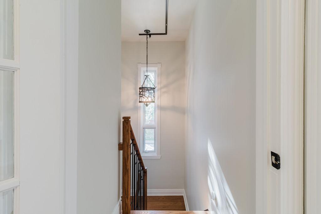 Appartement impeccable et rénové, situé à seulement 12 minutes à pied du coeur de Saint-Lambert! | 2989548