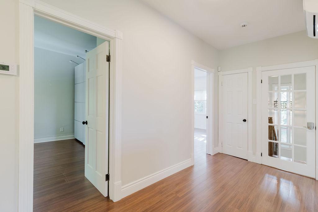 Appartement impeccable et rénové, situé à seulement 12 minutes à pied du coeur de Saint-Lambert! | 2989548