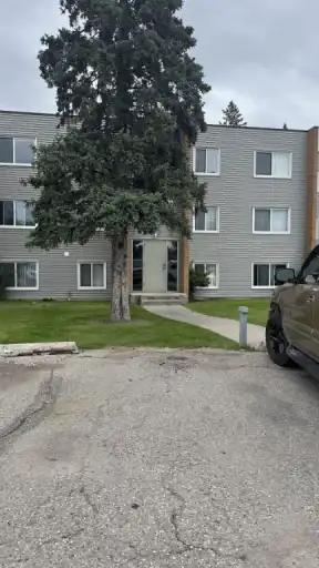 Top Floor Pet Friendly 2 Bedroom Unit | 301 - 3514 44 Street Southwest, Calgary | 2989737