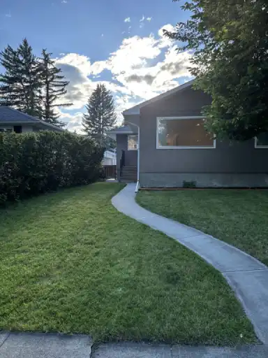 Spacious 3 bedroom, 2 bathroom duplex | A - 319 37 Street Southwest, Calgary | 2989770